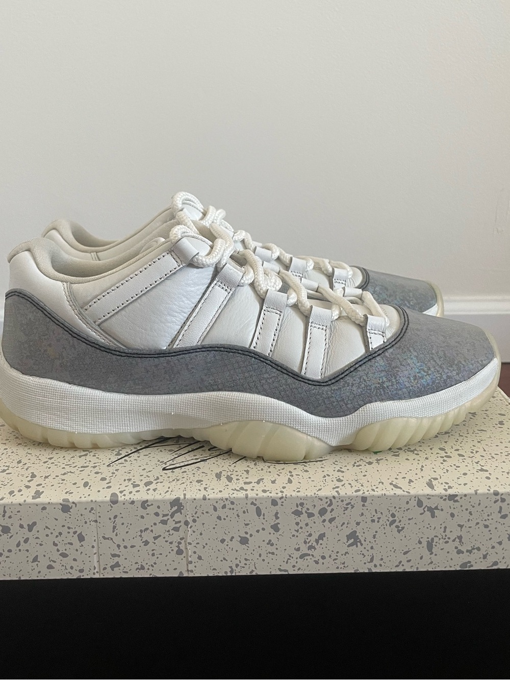 Jordan 11 Retro Low sneakers in US 9.5